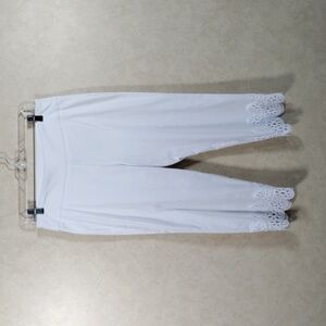 7172 Attyre white stretch capri pants w/lace hem 12P